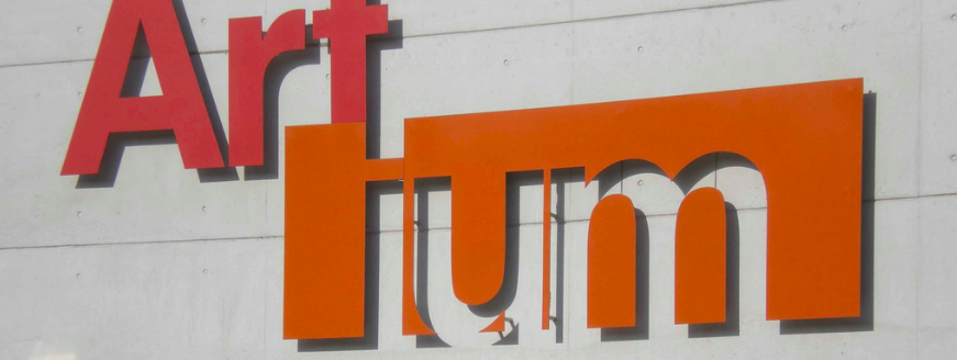 Conferencia organizada por el Centro de Ética Aplicada y la Diputación Foral de Álava sobre la extorsión y la violencia de ETA hacia el mundo empresarial