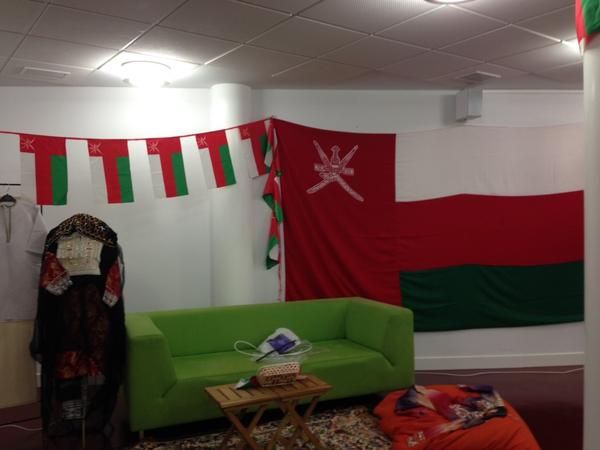 Jornada festiva en San Sebastián de los estudiantes de Omán para dar a conocer su país a la comunidad universitaria Jornada festiva en San Sebastián de los estudiantes de Omán para dar a conocer su país a la comunidad universitaria