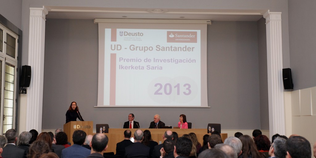 Entrega del Premio UD-Grupo Santander que en esta X edición va a otorgar, además del premio y accésit al mejor trabajo de investigación, un premio y accésit a la trayectoria de los equipos de investigación