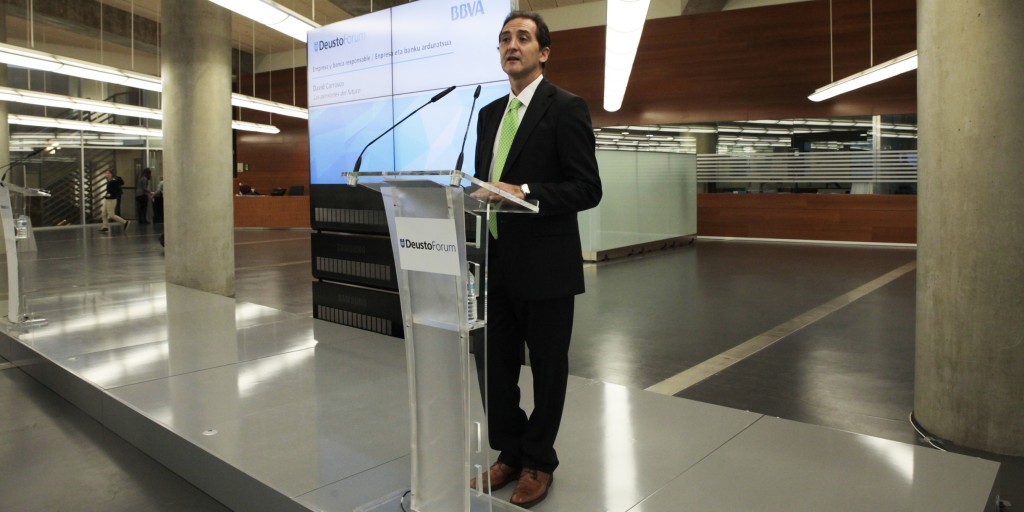 José Luis del Val, Presidente de DeustoForum, durante la presentación del ciclo del BBVA