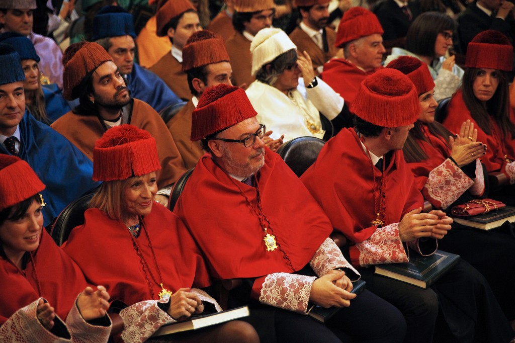 Acto de investidura de nuevos graduados de la Facultad de Derecho