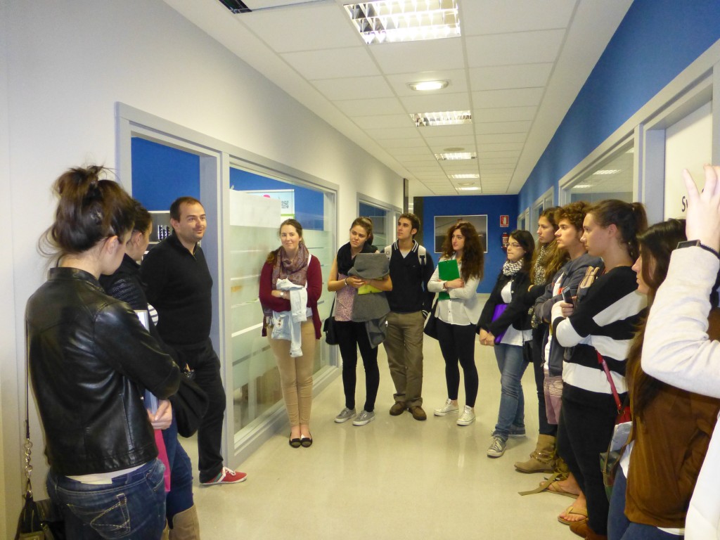 Visita a la incubadora de la Universidad de Deusto: DeustoKabi. Foro Empleo y Emprendimiento 2016 Visita a la incubadora de la Universidad de Deusto: DeustoKabi. Foro Empleo y Emprendimiento 2016