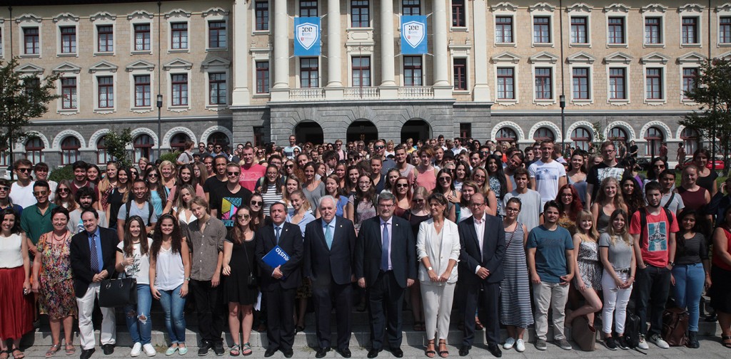 El Alcalde de Bilbao recibe a los 400 alumnos internacionales que estudiarán en el campus de Bilbao durante el primer semestre El Alcalde de Bilbao recibe a los 400 alumnos internacionales que estudiarán en el campus de Bilbao durante el primer semestre