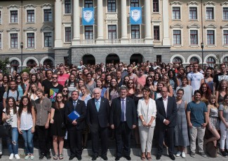 El Alcalde de Bilbao recibe a los 400 alumnos internacionales que estudiarán en el campus de Bilbao durante el primer semestre