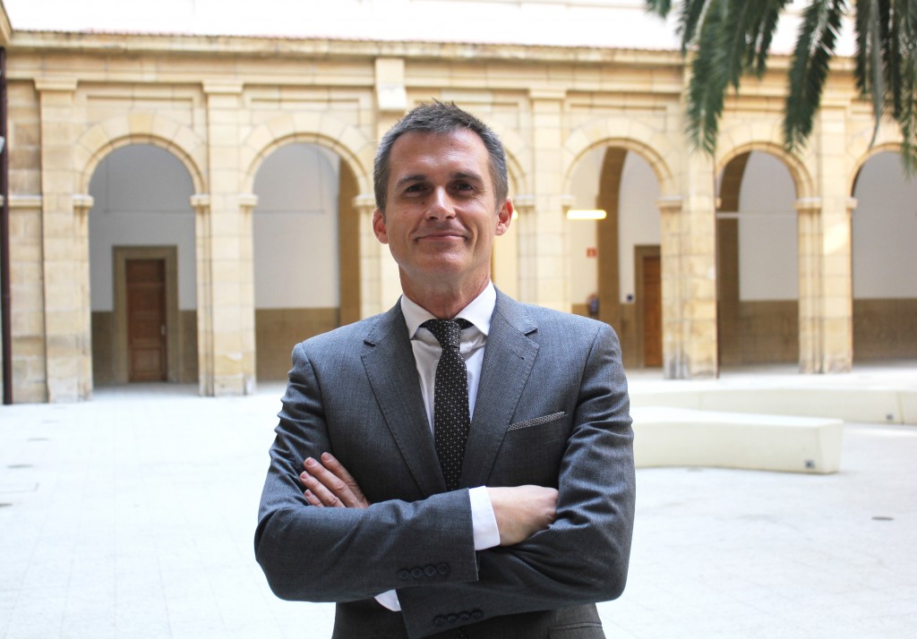 Mikel Mancisidor Nazio Batuen Eskubide Ekonomiko, Sozial eta Kulturalen Batzordeko kidea da Mikel Mancisidor Nazio Batuen Eskubide Ekonomiko, Sozial eta Kulturalen Batzordeko kidea da