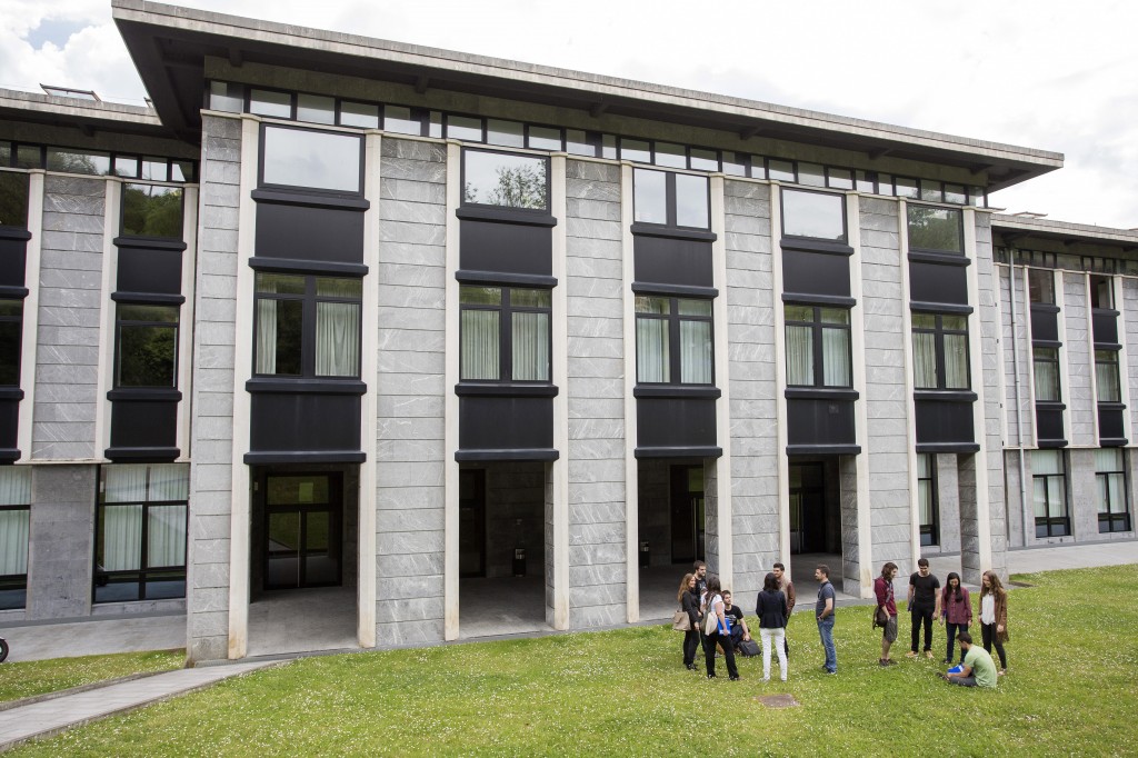 Jornada de acogida de los nuevos estudiantes de los grados y dobles grados en Ingeniería Jornada de acogida de los nuevos estudiantes de los grados y dobles grados en Ingeniería