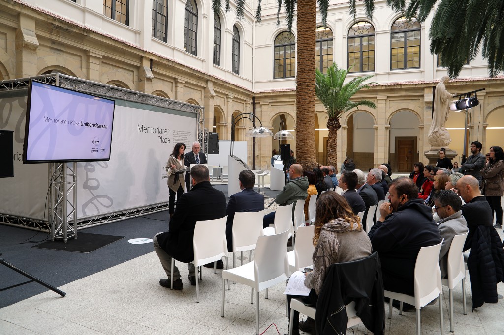 Exposición Plaza de la Memoria en la Universidad de Deusto