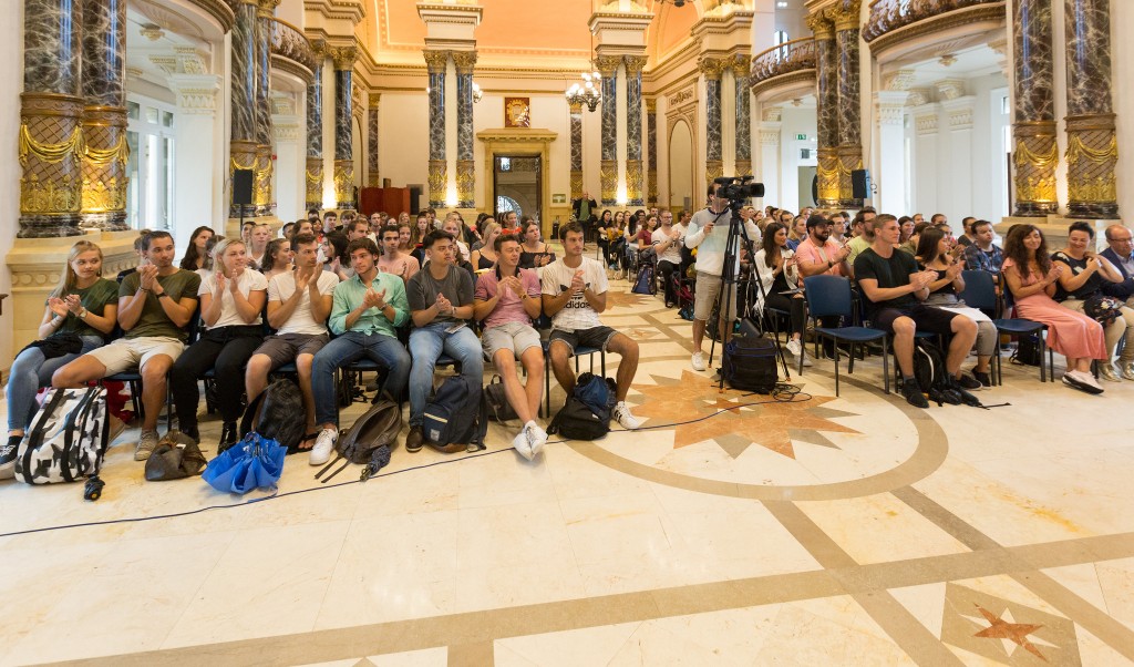 Recepción a los alumnos internacionales en el Ayuntamiento de San Sebastián