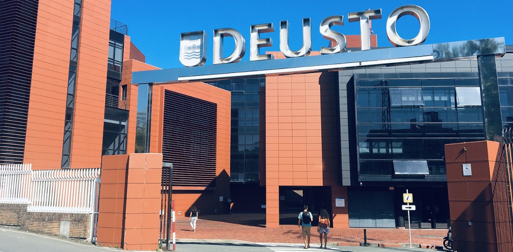 Seminario: “La comunicación entre las instituciones públicas y la ciudadanía” Seminario: “La comunicación entre las instituciones públicas y la ciudadanía”