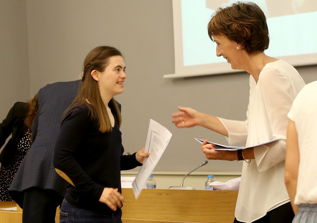 Entrega de diplomas de la 1ª promoción del Diploma de extensión universitaria para la capacitación laboral en entornos de empleo con apoyo