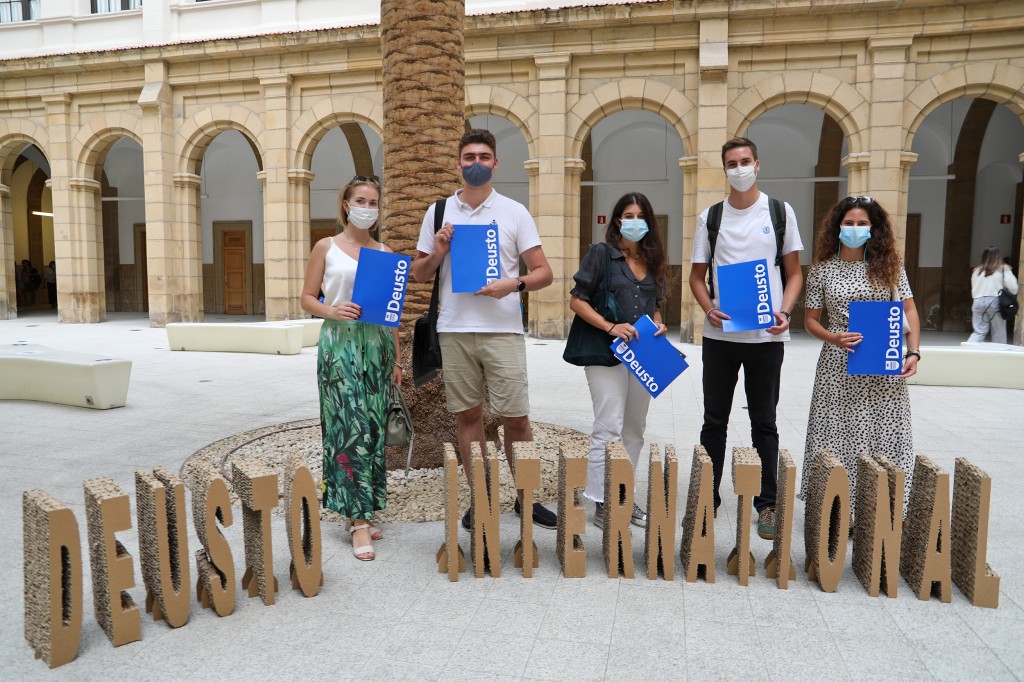 Bienvenida a los estudiantes internacionales Bienvenida a los estudiantes internacionales