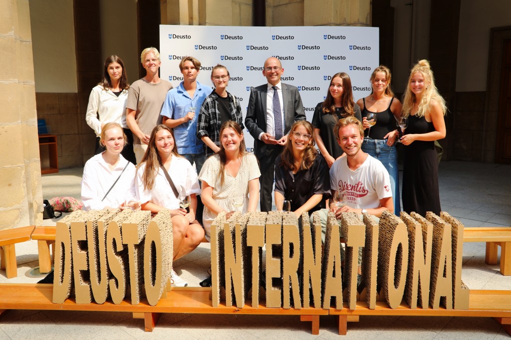 Bienvenida institucional a los estudiantes internacionales en Bilbao Bienvenida institucional a los estudiantes internacionales en Bilbao