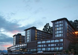 Llegada de colegiales de 2º año y posteriores al Colegio Mayor Deusto