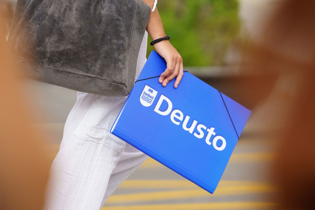 Deusto en la Feria de Orientación Universitaria UNITOUR Vigo Deusto en la Feria de Orientación Universitaria UNITOUR Vigo