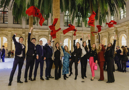 Acto de investidura de los nuevos graduados de la Facultad de Derecho (campus Bilbao) Acto de investidura de los nuevos graduados de la Facultad de Derecho (campus Bilbao)